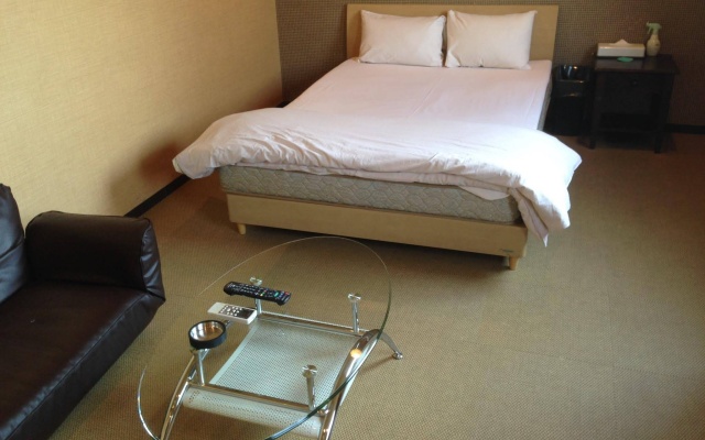 Uehonmachi Plaza Hotel - Adult Only – Guest Rooms – Osaka
