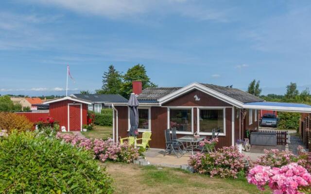 Iris 2 Holiday House