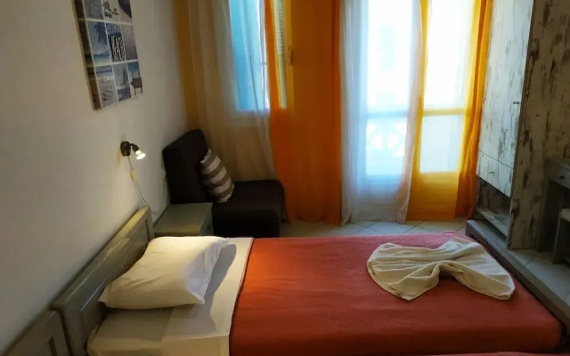 Renia Studios Standard Studio Overlooking the Swimming Pool