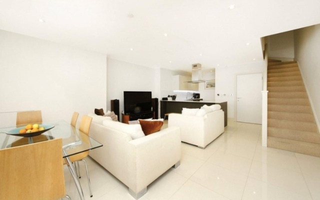 Modern 2 Bedroom House in Whitechapel