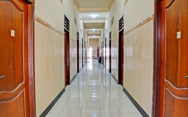 OYO 93107 Homestay H Syarif Syariah – Bandar Gresik