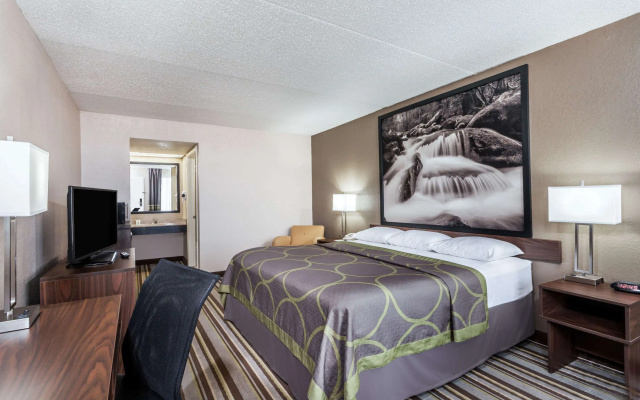 Super 8 by Wyndham Pigeon Forge Dollywood Lane