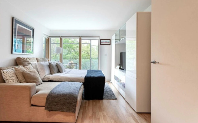 Bright 1 Bedroom Apartment Near London Bridge With Balcony