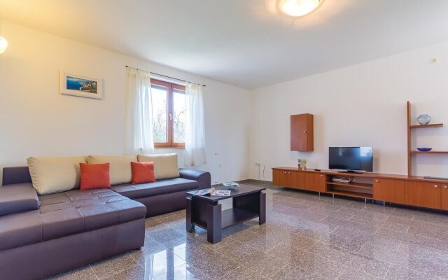 Amazing Home in Liznjan With Wifi and 3 Bedrooms