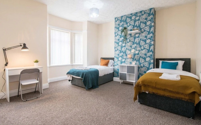 Contractor 4-bed House in Coventry
