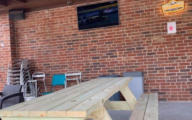 Best Price Motel and Suites