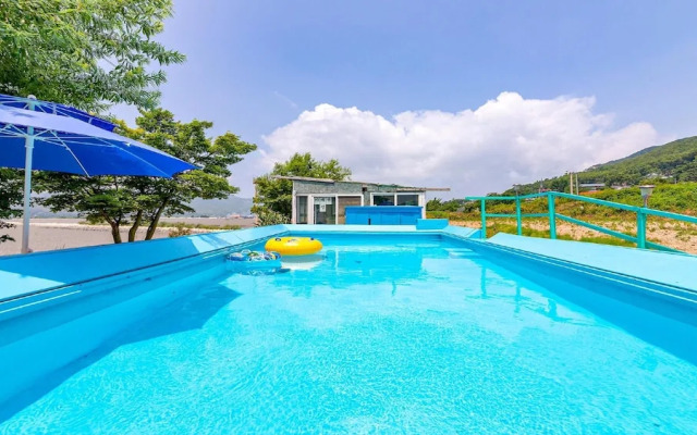 Ganghwa Badatgashimteo Pension