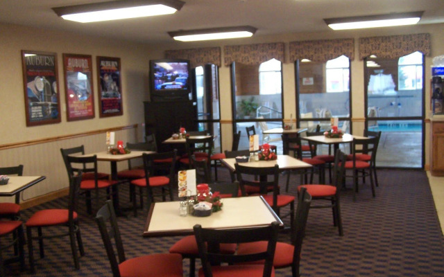 Country Inn & Suites by Radisson Auburn IN