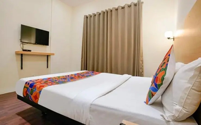 Fabhotel Vista Suites I