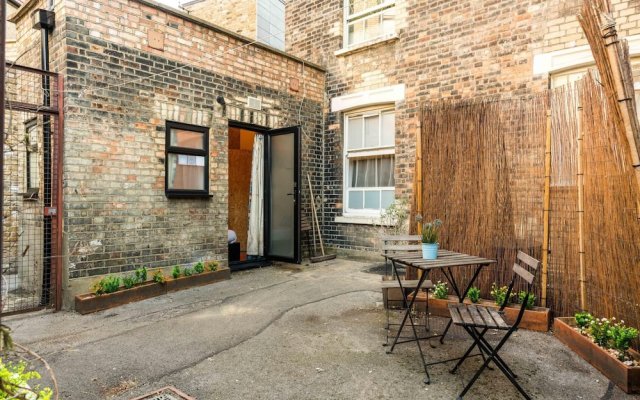1 Bedroom House With an Edge in King Cross