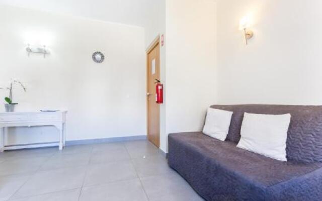 Carol's Beco Apartments by Seewest