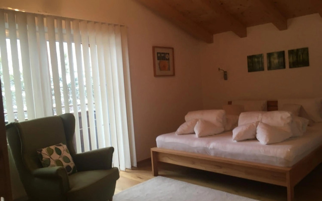 Haus Tschirgantblick