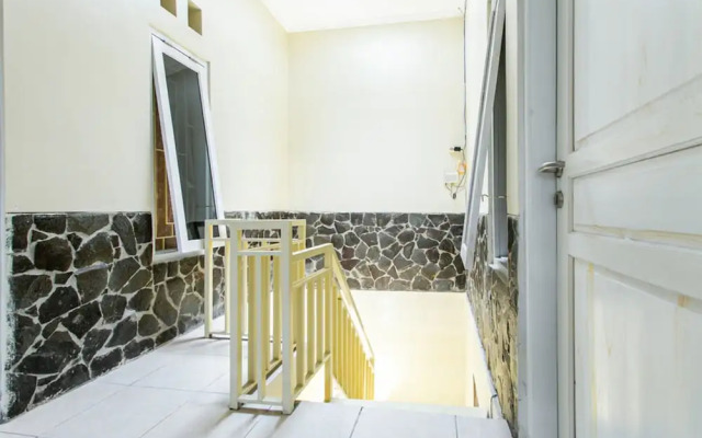 Kost Griya Hotasi by Reddoorz
