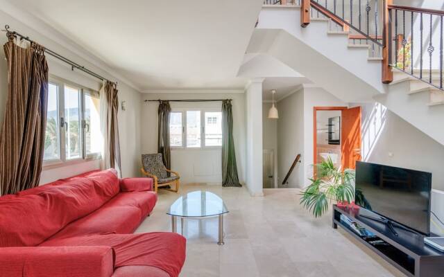 Spacious Apartment in Cruce de Arinaga With Terrace