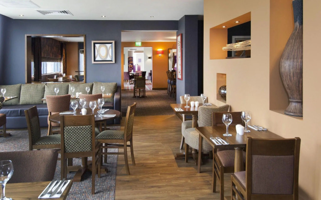 Premier Inn London Heathrow Airport Terminal 5 Hotel