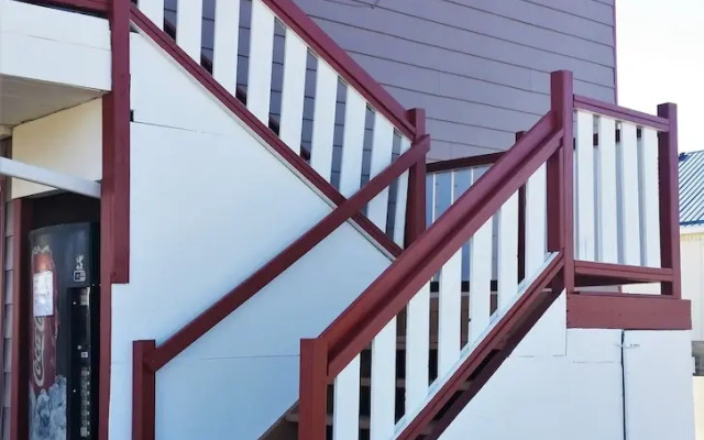 Lamplighter Viking Motel