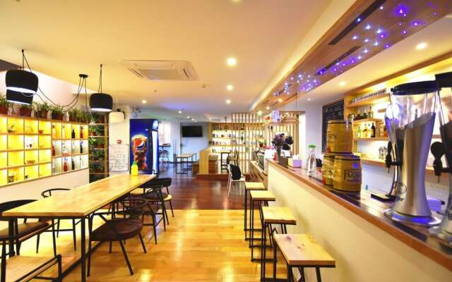 Ease Hostel