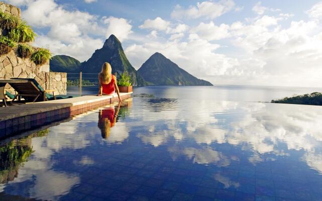 Jade Mountain Resort