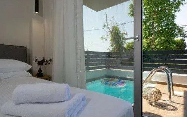 Aelia Seaside Luxury Suites
