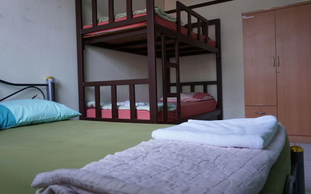 OYO 730 Meedee Hostel