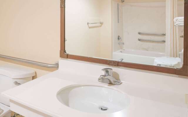 Super 8 by Wyndham Sealy