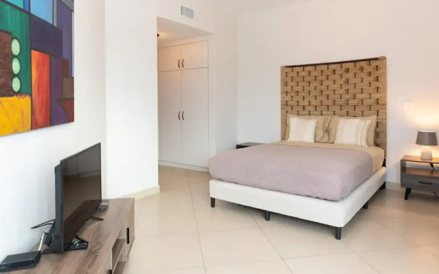 The Golf-view Condo by Acomodo