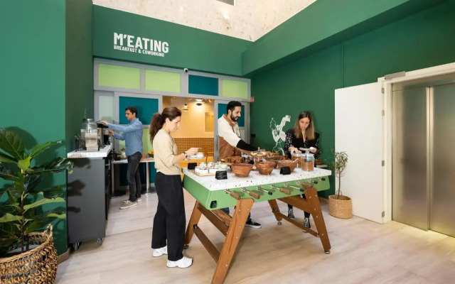 LATROUPE Grand Place Hostel