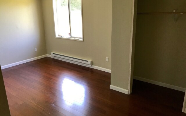 Large Redmond House Close to Downtown