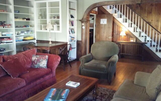 Smugglers Notch Inn