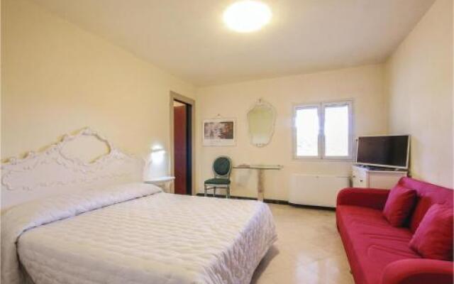 Four Bedroom Holiday Home in Vittoria