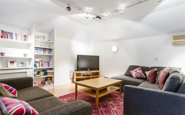 Modern 2bed Townhouse in Central London Sleeps 6