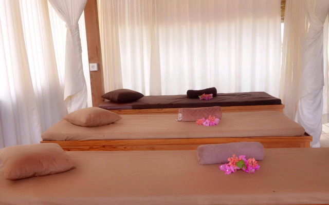 Gili Sands Hotel & Bar