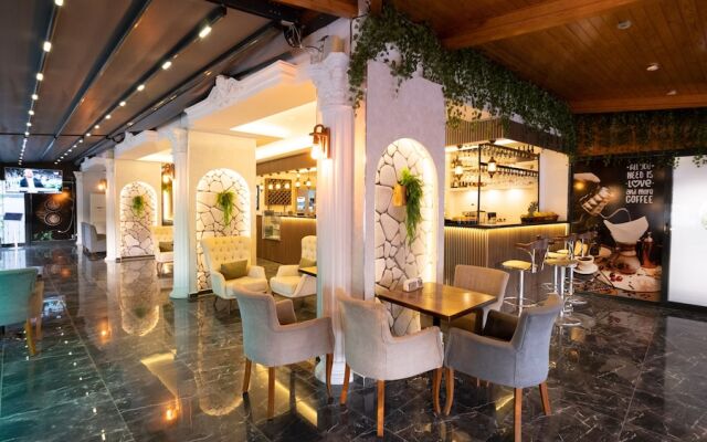 Elada Luxury Otel