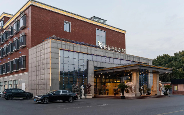 Rezen Brook Hotel (Shanghai Caolu Minlei Road Subway Station)