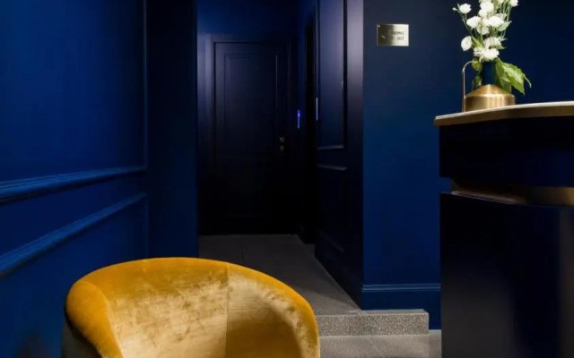 Tree Charme Parliament Suites