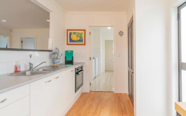 Beach House on Hetherington - Whangamata Holiday Home
