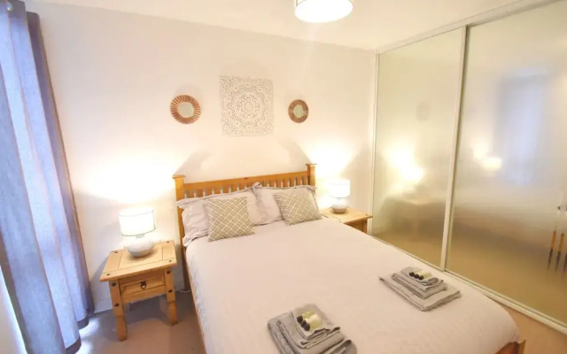 MK Hub Apartment with Oak Furniture