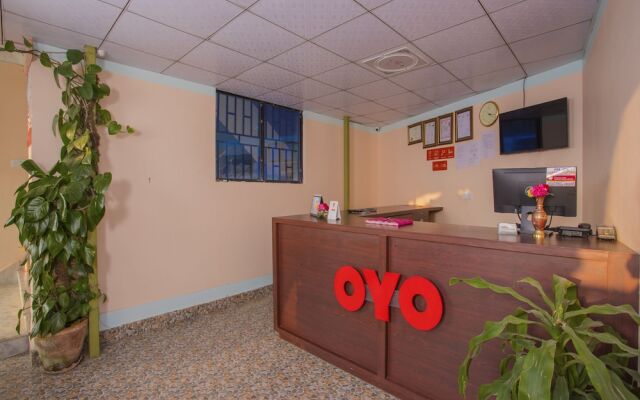 OYO 271 Hotel Golden Three