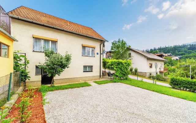 Family Friendly Apartment With Parking