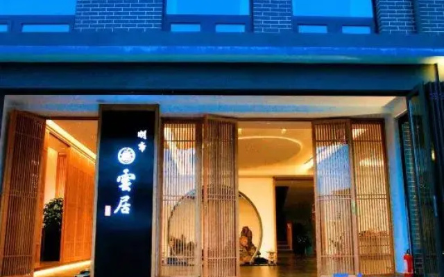 Lux Hotel · Yunju Hotel  in Mingzhai, Wutai Mountain