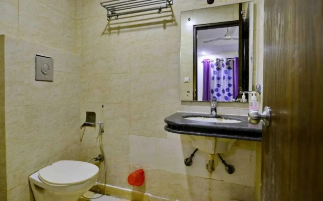 Oyo 703287 Neelam Hotels