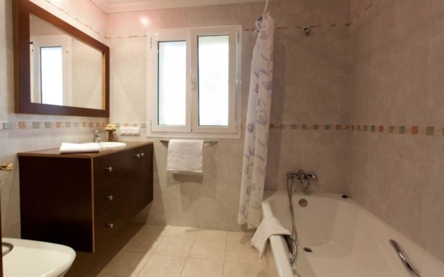 Villa - 4 Bedrooms with Pool and WiFi - 103167