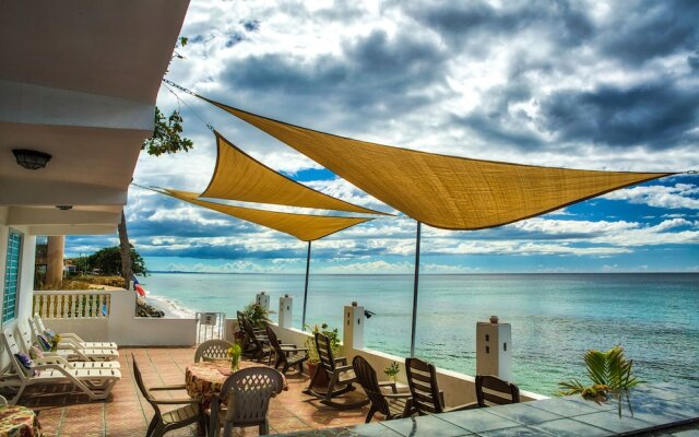 Coconut Palms Inn On The Beach