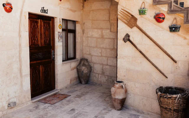Bayar Cave Suites