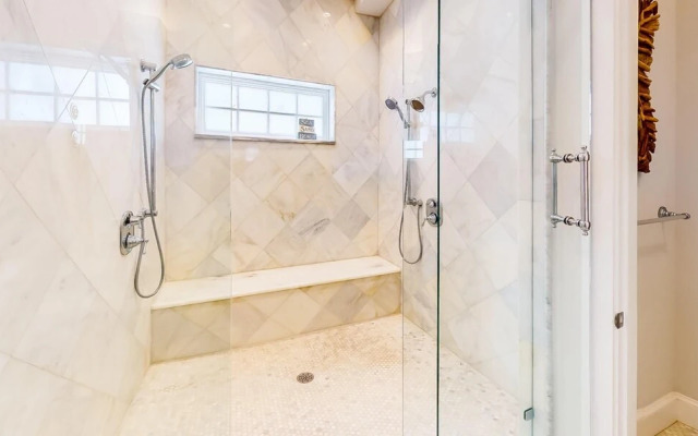 Paradise Beach by AMI Locals