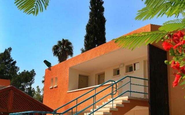 Shaar Hagolan Kibbutz Country Lodging