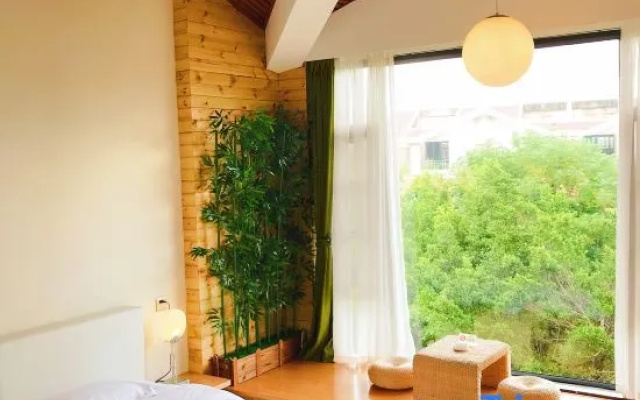Merlin Art Hotel – Guest Rooms – Mile