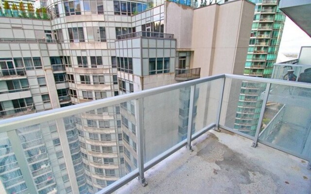 Presidential 1 Bedroom Condo across CN Tower