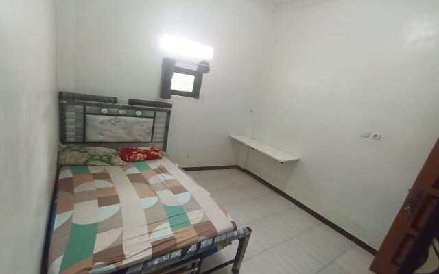 SPOT ON 93385 Penginapan Hj Lilis 2 Syariah