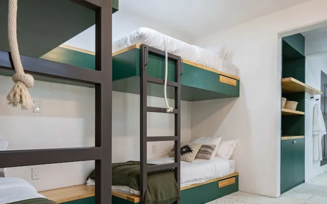 Sleeps 9 Outdoor Space Pingpong Table in Villa